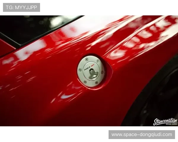 奥康推出粉丝设计头盔,致敬塞纳 奥康推出粉丝设计头盔,致敬塞纳