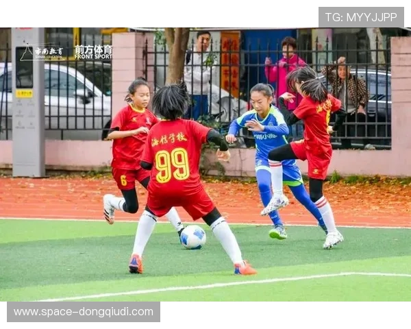 欧冠奖杯校园巡展启动，足球教育项目覆盖千所中小学